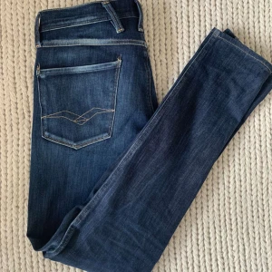 Replay Jeans - Säljer dessa feta Replay anbass hyperflex i toppskick! Nypris ca 1600 mitt pris 435. Tveka inte att höra av er vid minsta fråga!😃