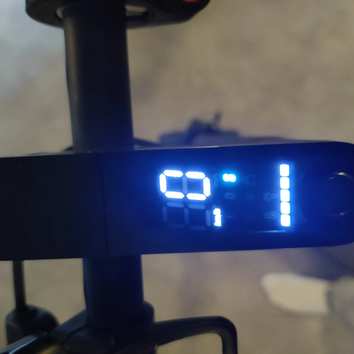 MI  Elsparkcykel  - 93