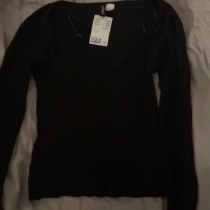Tröja  - En jätte fin töja från hm som tvärr va för stor för mig och är helt ny🥰 