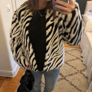 Zebra jacka - Säljer min zebra pälsjacka!