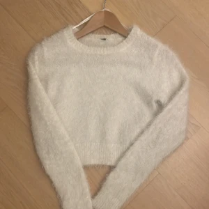 Tröja  - Fin tröja i härligt material 