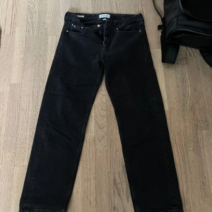 Calvin Klein 90 straight  - Toppen skick, säljer eftersom jag inte använder de längre 