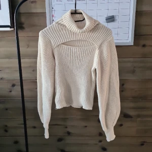 Tröja - Fint begagnat skick Lappen på tröjan är borta så vet ej märke