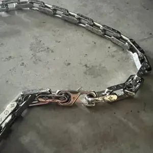 Säljer detta halsband för de inte används. Använt 3 gånger och är i skick 9/10  Pris går att diskutera 