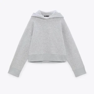 Zara Hoodie grå - Säljer denna as najs zara hoodie som är super bekväm och snygg❤️kom privat för fler bilder eller frågor💕