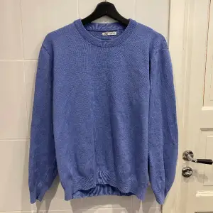 Ljusblå stickad Zara tröja i storleken M. Knappt använd, 10/10 skick!