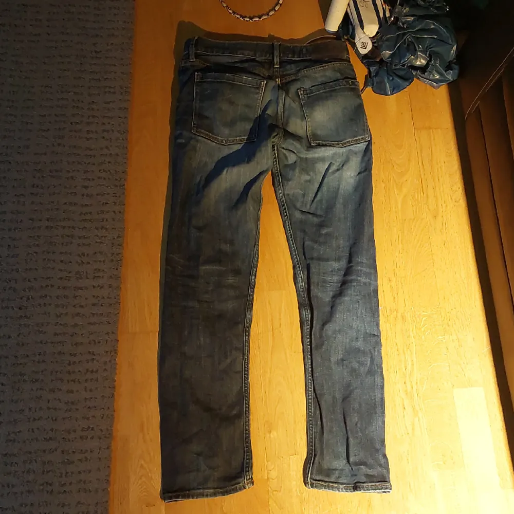 Ett par jeans som jag inte vill ha längre. Skriv om du är intresserad😊💕. Jeans & Byxor.
