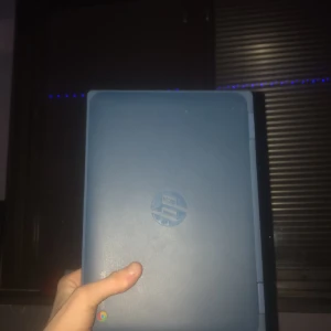  En data -  Jo jag säljer den här data för 5500kr. Tar bara kontanter inget Swish den data har jag haft när jag gick i universitet  sen to jag studenten sen säljer de den till mig.