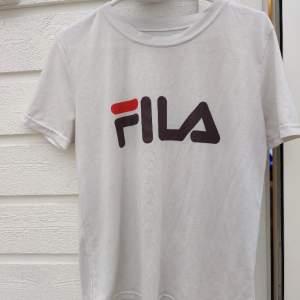 Tshirt som är lite nopprig därbak