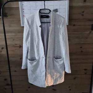 Jacka - Jacka i tunnare skick, fint begagnat skick