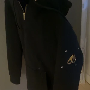 Moose knuckles Bunny. L/G - Gold linden Bunny.Använd Max 5 gånger köptes för ca 1,5 år sen på NK. Skick 10/10 utan tvekan. Storlek L/G 