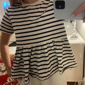 Randig t-shirt - Från zara i stl S, knappt använd❤️