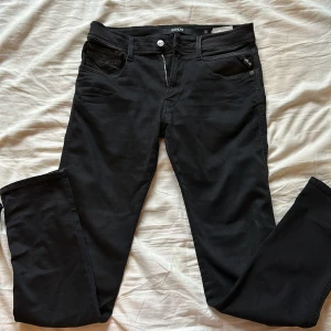 Repaly jeans  - Knappt använda pgr av att dom är för stora 