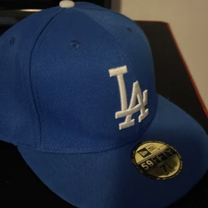 La keps  - En keps helt ny köpte fel storlek vill sälja den