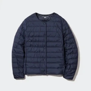 Uniqlo jacka - Säljer min mörkblå uniqlo jacka då den inte kommer till användning. Mycket bra skick inga defekter💗 pris kan diskuteras (nypris 799)