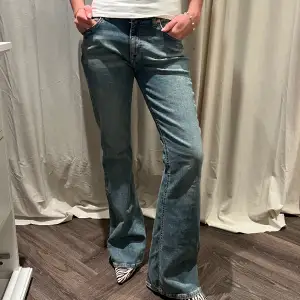 Bootcut jeans från Gina 