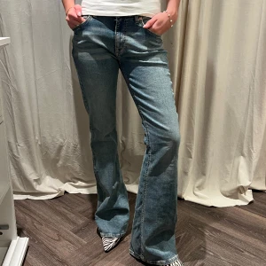 Jeans - Bootcut jeans från Gina 