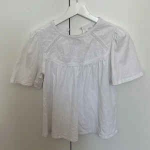 Blus - Jättefin blus som passar perfekt nu till sommaren!💕💕Storlek 164 men passar mig med xs-s