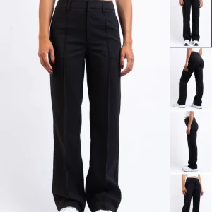 Högmidjade kostymbyxor ”Sally” - Beställda i längden ”short”. Veck på framsidan, bra skick men använda. Midjan är insydd 5 cm (mitt midjemått är 72cm för referens)