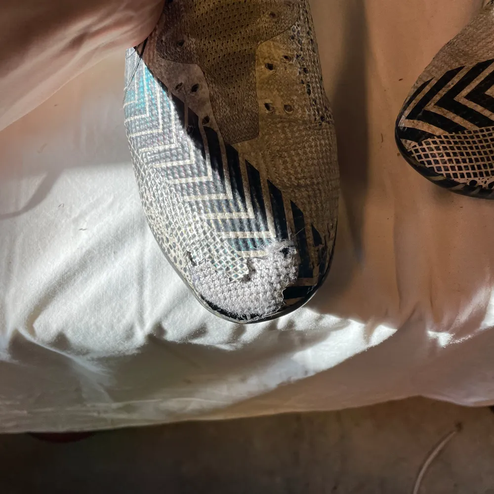 Äldre modell Nike mercurial. Storlek 44. Litet hål som syns på bild annars i extremt bra skick🤝. Skor.