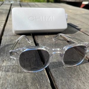 Ett par o använda chimis - Ett bar oanvänd chimis 01 grey för 800kr har nästan aldrig använt dom. Säljer dom för dom inte komma till användning och vill köpa ett par andra solglasögon. Pris kab diskuterars vid snabb affär 