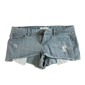 vintage sommar shorts - snygga shorts, storlek 28 (midjemått rakt över: 42 cm) Köparen står för frakt. 🩷