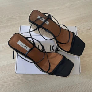 Klackskor  - Säljer dessa oanvända NAKD klackar i storlek 39/40🏝️ orginalpris:599kr, dom är super snygga nu till sommaren💓