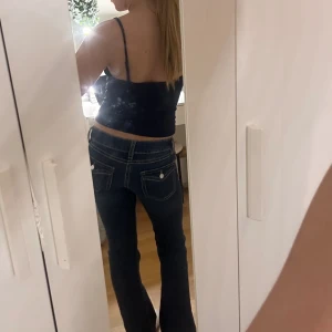 Gina Young jeans - Storlek 152 men passar mig som har 164, liknar lite true religion jeans, pris kan diskuteras💓använda seriöst 1 gång