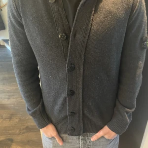 Stone island tröja - Bra skick Nypris 5k Mörkgrå näst intill svart 