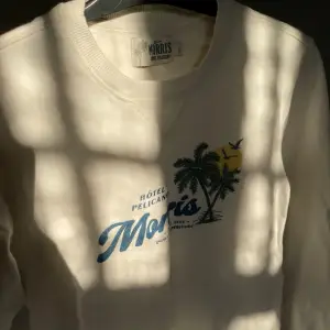 En vit ”Morris” tröja i bra-skick. Använd fåtal gånger.