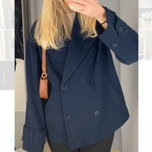 Kappa  - Blå kappa från Nelly i storlek xxs. Helt slutsåld