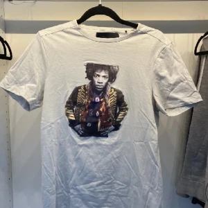 Limitato tshirt - Limitato t-shirt i bra skick och har kvar att ge!  Låda medföljer, kom pm för frågor 