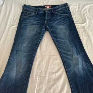 Low Waits bootcut jeans  - Säljer mina Fit Star jeans då dom är lite för stora för mig och därför inte kommer till användning. Dom är ENDAST TESTADE och i bra skick💕
