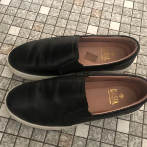 Dasia läder sneakers  - I mycket fint skick. Som nya