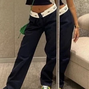 Dickies byxor  - Säljer helt nya dickies byxor, oanvända med lappar på!  Passar mig som har strl 36/38 & jag är 163 cm lång