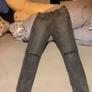 Gråa jeans med stretch 
