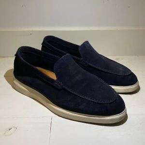 Mocha loafers - Skitsnygga Mocha loafers från märket ”comptoir galerie lafayette” som passar perfekt nu till sommaren. Storlek 41 men skulle säga att de passar 41.5-42 också😁