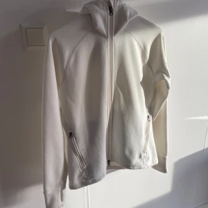 Houdini air stl S - Vit Houdini air använd ett par gånger bara. 