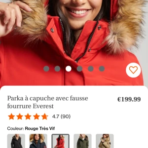 Jacka  - Har ungefär samma den jacka från Everest men tjockare bra skick säljer den för 700kr pris kan diskuteras om ni vill se bilder skriv  storlek S passar m också