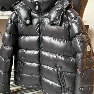 Moncler Maya - säljer min moncler maya om någon är intresserad skriv privat