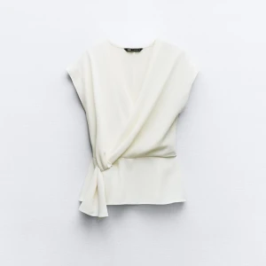 Blus - Blus från zara, använd fåtal gånger så i fint skick.