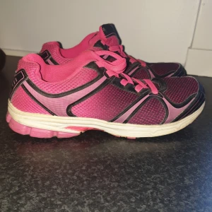 Skor idrottskor gympaskor rosa - Skriv gärna privat vid några frågor 