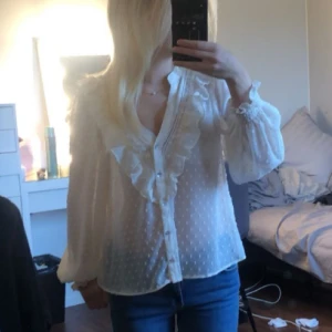 Zara blus  - Jätte snygg zara blus, använd Max 2 gånger som ny😁