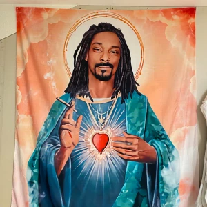 Snoopdogg  - Säljer denna as coola snoopdogg flagga! Den är VÄLDIGT stor men jätte snyggt och ha i sitt rum. Kontakta mig vid frågor osv! 🔥