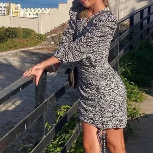 Klänning Gina - Klänning ifrån Gina tricot storlek 32❣️Använd 1 gång!💞