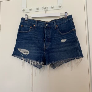 Levis shorts  - Ett par Levis shorts i storlek w30. Passar 40/42. Använda en gång 