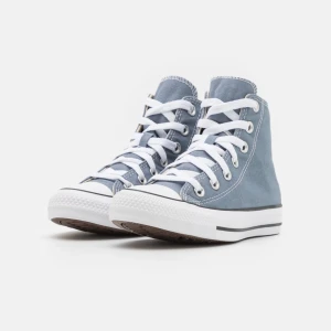 Convers  - Super snygga Convers perfekta till sommaren💕 använda Max 3 gånger (se bild 5) pris går att förhandla vid snabb affär