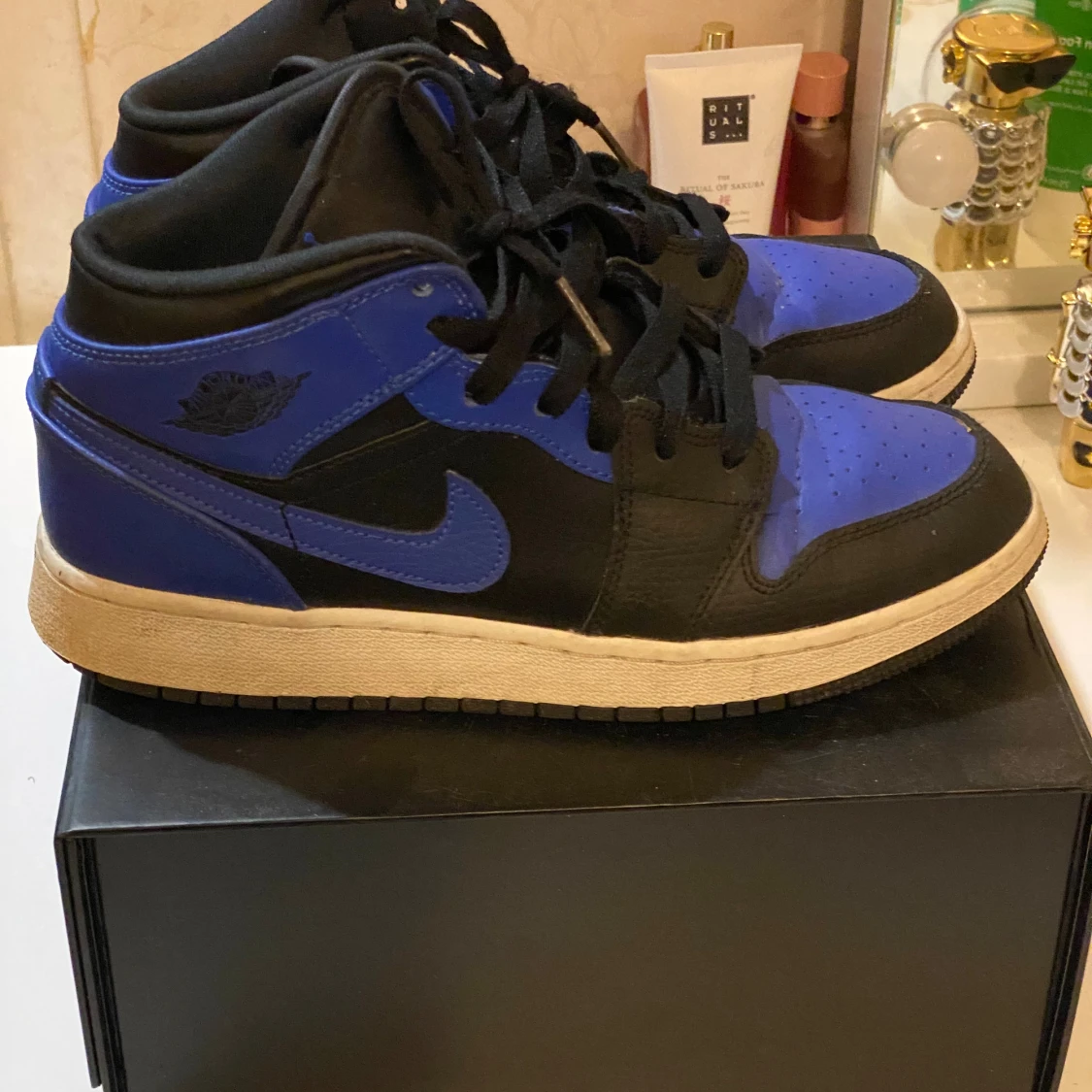 Nike Jordan 1 royal blue