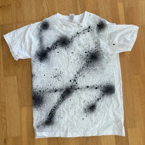 T-shirt - Vet ej vad det är för märke