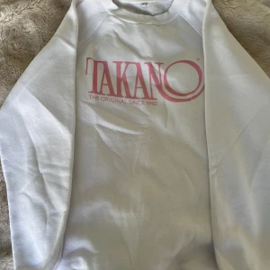 Takano tröja säljs - Säljer dena tröja som e nästintill oanvänd! Använd fåtals gånger men inga fläckar! Kommer bara inte till användning här!